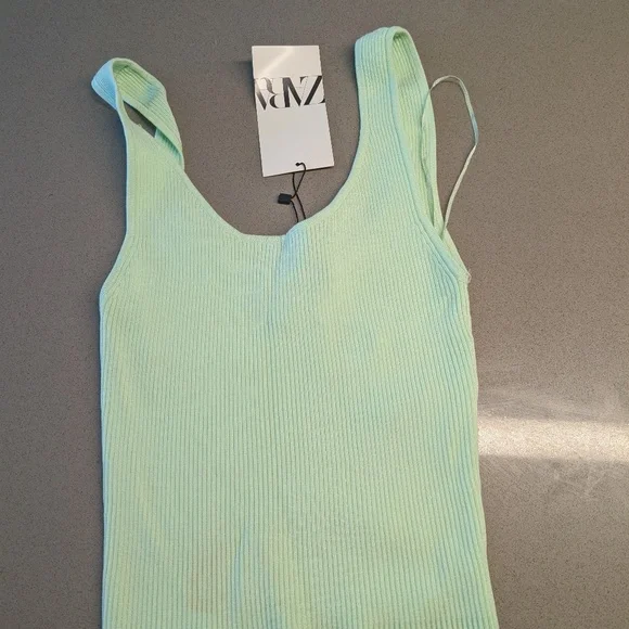 Maroon Ribbed Knit Cropped Top - Picture 3 of 5